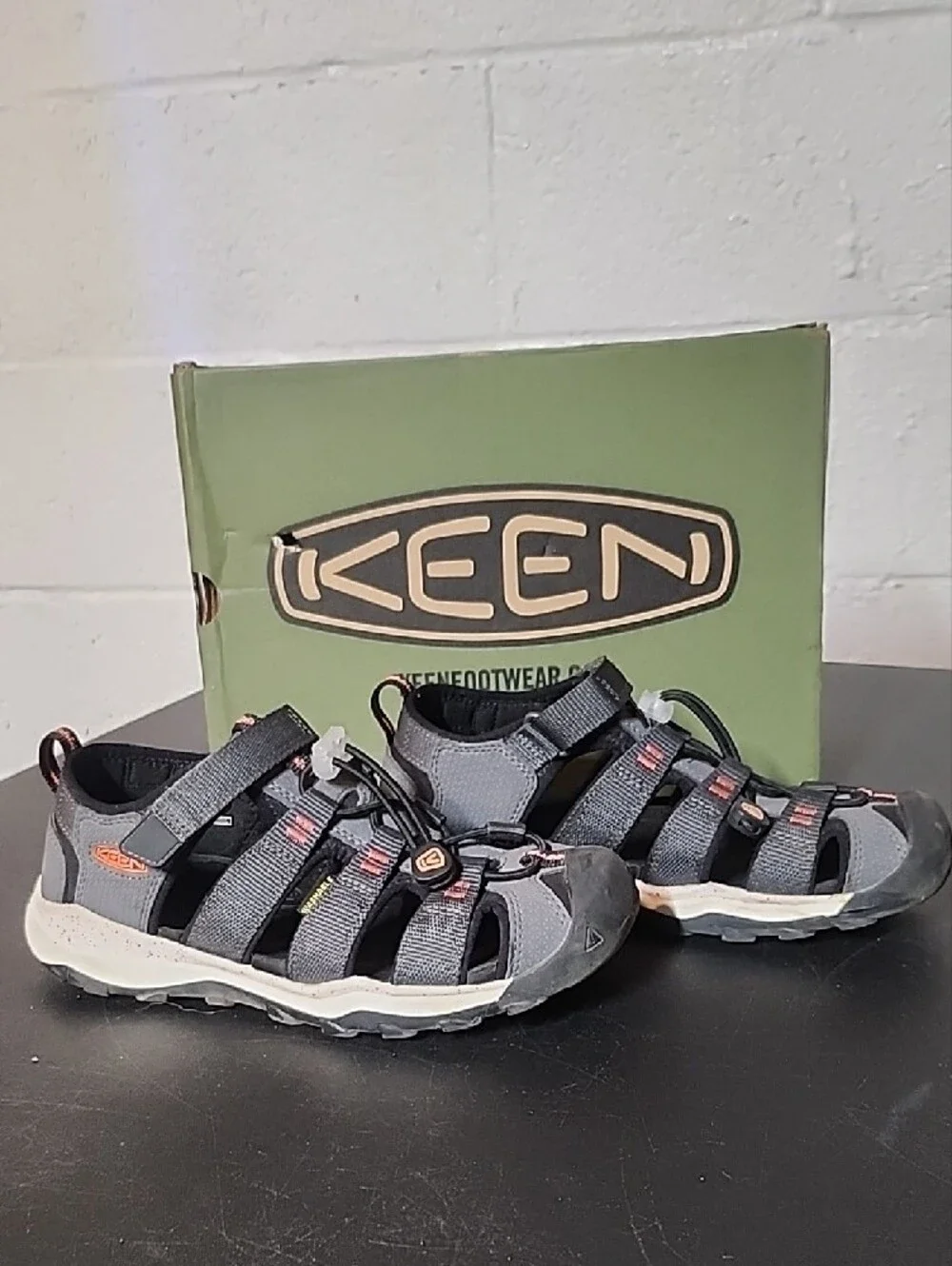 Keen Men’s Gray and Black Strappy Closed-Toe Hiking Sandals